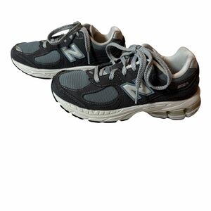 🖤 New Balance 2002R Big Kids Sneakers | Size 1.5 | Excellent